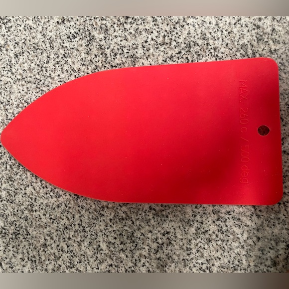 Flat Red Silicone Iron Rest - Picture 5 of 5